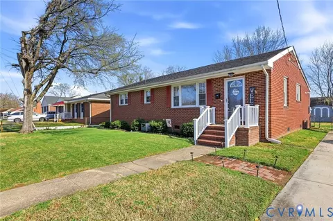 622 Charles Ave, Colonial Heights, VA 23834