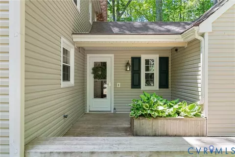 Exterior - 3612 Stoney Ridge Rd, Midlothian, VA 23112 photo 1 of 9