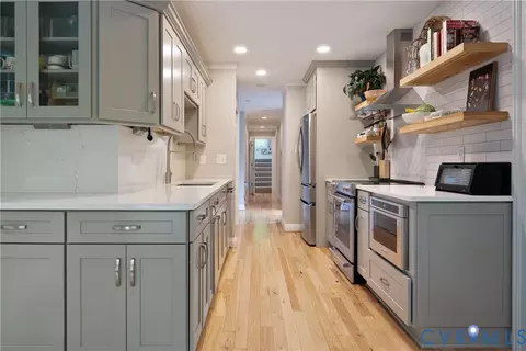 Kitchen - 3111 Middlewood Rd, Midlothian, VA 23113 photo 2 of 5