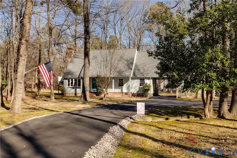 14747 Ramblewood Dr, Chester, VA 23836