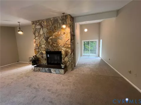 Living - 1670 Holly Dr, Gloucester Point, VA 23062 photo 4 of 6