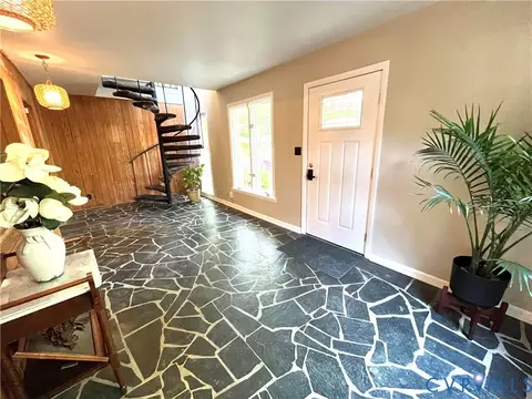 Entry Way - 1670 Holly Dr, Gloucester Point, VA 23062 photo 2 of 5
