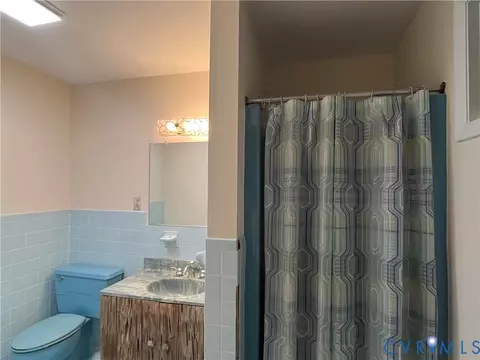 Bath - 1670 Holly Dr, Gloucester Point, VA 23062 photo 6 of 6