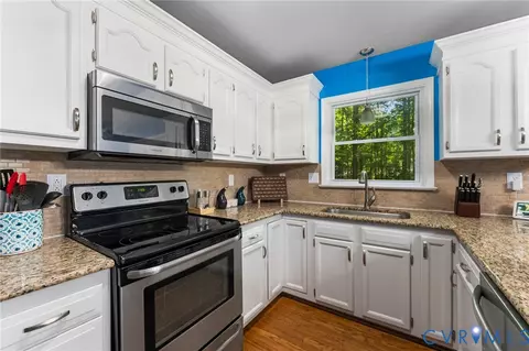 Kitchen - 5605 Chatmoss Rd, Midlothian, VA 23112 photo 3 of 4