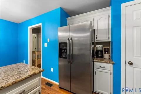 Kitchen - 5605 Chatmoss Rd, Midlothian, VA 23112 photo 4 of 4
