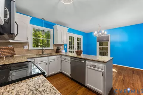 Kitchen - 5605 Chatmoss Rd, Midlothian, VA 23112 photo 2 of 4