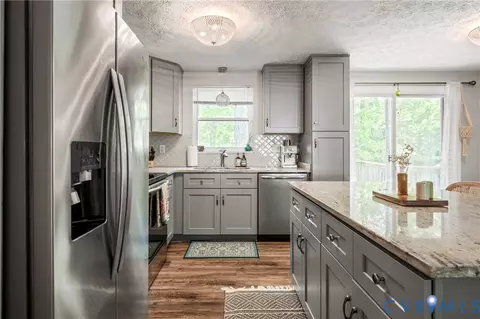 Kitchen - 13715 Sutters Mill Cir, Midlothian, VA 23112 photo 2 of 7