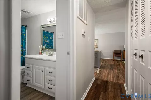 Entry Way - 13715 Sutters Mill Cir, Midlothian, VA 23112 photo 4 of 5