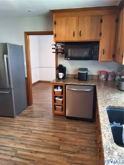 Kitchen - 3300 Kecoughtan Rd, Hampton, VA 23661 photo 6 of 6