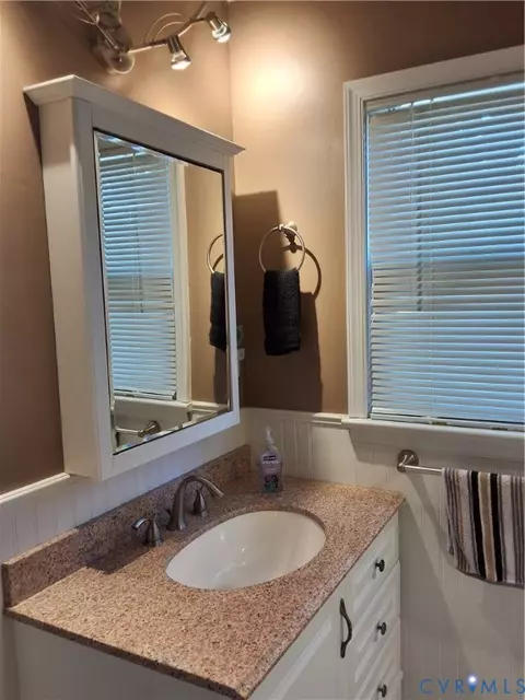 Bath - 3300 Kecoughtan Rd, Hampton, VA 23661 photo 4 of 5