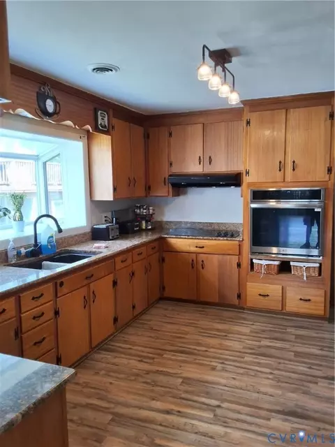 Kitchen - 3300 Kecoughtan Rd, Hampton, VA 23661 photo 4 of 6