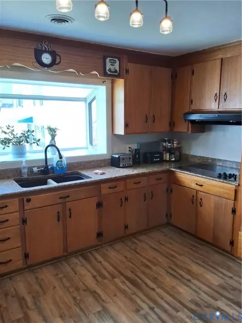 Kitchen - 3300 Kecoughtan Rd, Hampton, VA 23661 photo 3 of 6