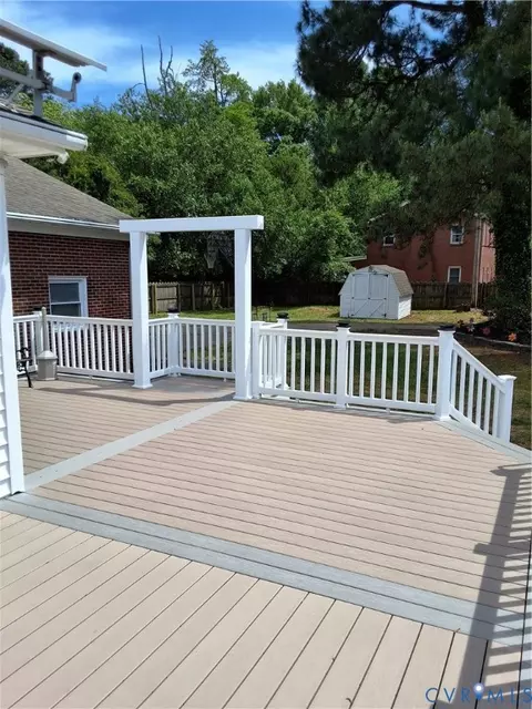Exterior - 3300 Kecoughtan Rd, Hampton, VA 23661 photo 7 of 19
