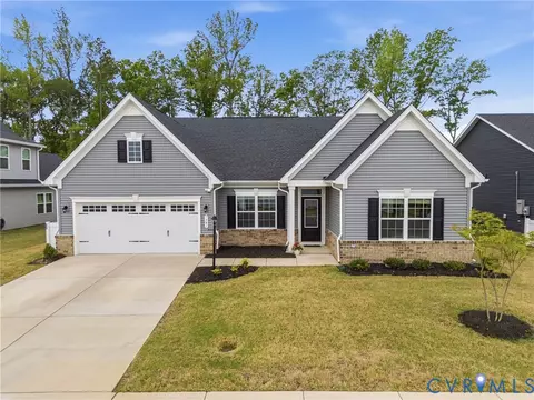 7981 Winter Fog Dr, New Kent, VA 23124