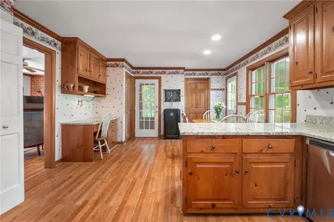 Kitchen - 413 Pleasanthill Dr, North Chesterfield, VA 23236 photo 3 of 4