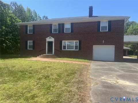 9516 E Colonial Trl, Smithfield, VA 23430