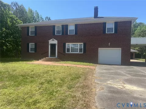 9516 E Colonial Trl, Smithfield, VA 23430