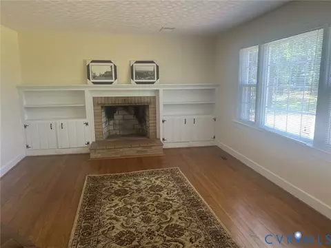9516 E Colonial Trl, Smithfield, VA 23430 photo 3
