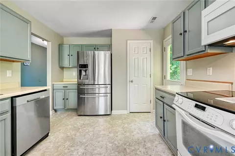 Kitchen - 123 Jacoby Rd, Louisa, VA 23093 photo 3 of 4
