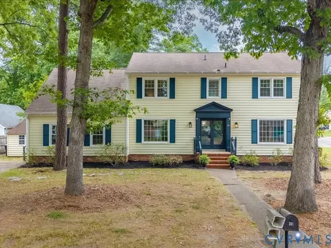 301 Norwood Dr, Colonial Heights, VA 23834