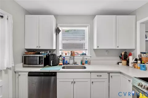 Kitchen - 3228 Hanover Ave, Richmond, VA 23221 photo 2 of 4