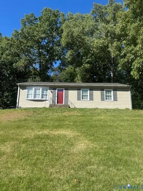 220 Biltmore Dr, Colonial Heights, VA 23834