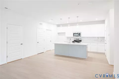 5313 Twisting Vine Ln #104, Glen Allen, VA 23059