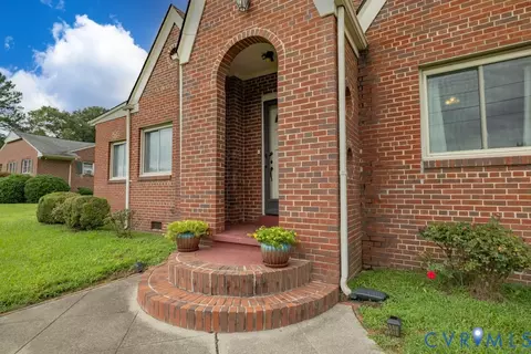 1300 Sussex Dr, Emporia, VA 23847
