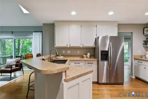 Kitchen - 14307 Spring Gate Ct, Midlothian, VA 23112 photo 3 of 4
