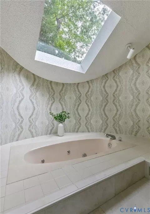 Bath - 14307 Spring Gate Ct, Midlothian, VA 23112 photo 5 of 7