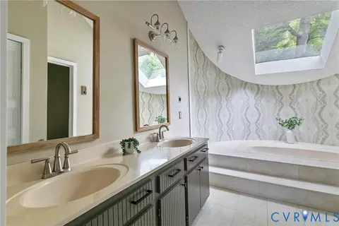 Bath - 14307 Spring Gate Ct, Midlothian, VA 23112 photo 3 of 7
