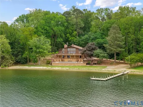 310 Green Point Ln, Cobbs Creek, VA 23050