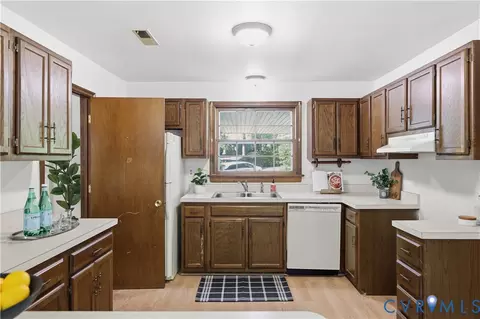 Kitchen - 2869 Iverson Rd, Midlothian, VA 23112 photo 3 of 3