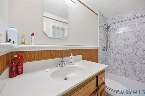 Bath - 5991 Scott Rd, Gloucester, VA 23061 photo 1 of 2