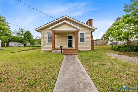 221 Piedmont Ave, Colonial Heights, VA 23834