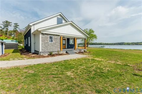 7812 Haynes Dr, Gloucester, VA 23061