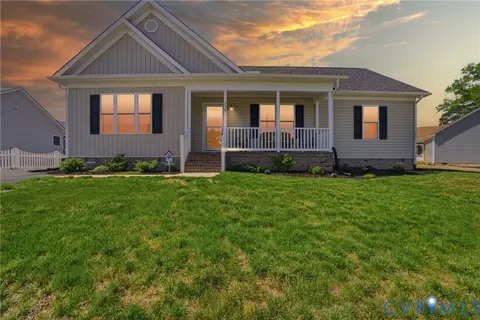330 Pinecliffe Dr, Colonial Heights, VA 23834