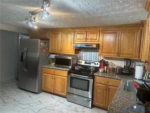 449 W Colonial Trl, Dendron, VA 23839 photo 9