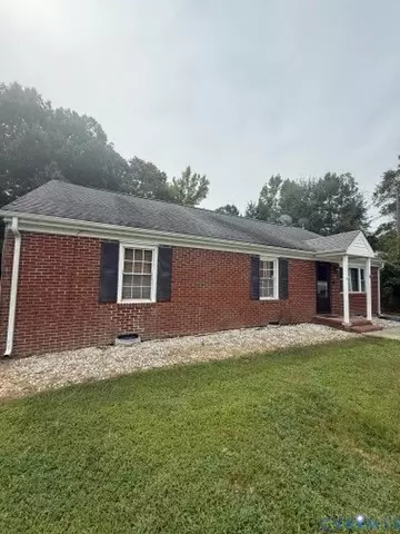449 W Colonial Trl, Dendron, VA 23839 photo 2