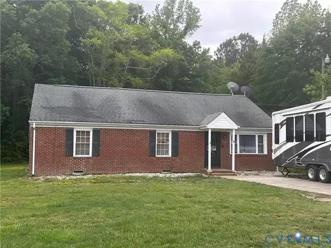 449 W Colonial Trl, Dendron, VA 23839