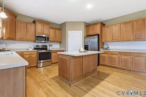 Kitchen - 742 Colony Forest Dr, Midlothian, VA 23114 photo 4 of 7
