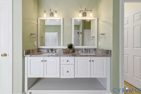 Bath - 742 Colony Forest Dr, Midlothian, VA 23114 photo 3 of 7