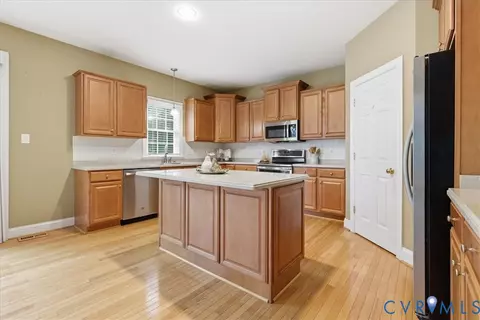Kitchen - 742 Colony Forest Dr, Midlothian, VA 23114 photo 5 of 7