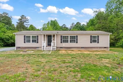 377 Rocky Hill Rd, Blackstone, VA 23824