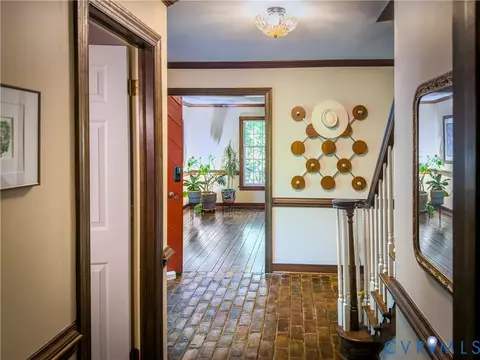 Entry Way - 10711 Darby Cir, Midlothian, VA 23113 photo 2 of 4