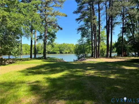View/Area - 10711 Darby Cir, Midlothian, VA 23113 photo 3 of 4