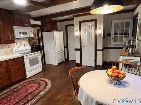Kitchen - 10711 Darby Cir, Midlothian, VA 23113 photo 2 of 3