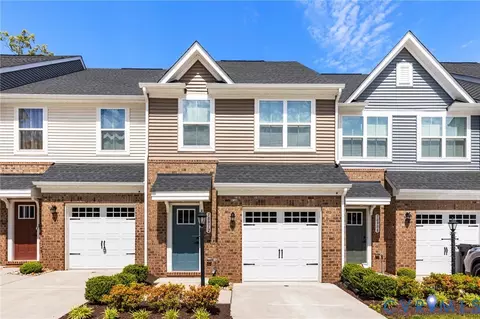 10912 Genito Square Dr, Midlothian, VA 23112