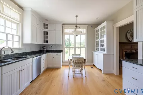 Kitchen - 13419 Scotts Rd, Dewitt, VA 23840 photo 2 of 5