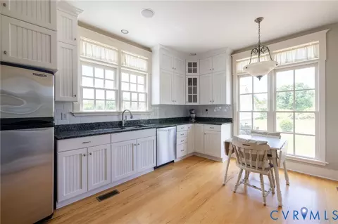 Kitchen - 13419 Scotts Rd, Dewitt, VA 23840 photo 3 of 5